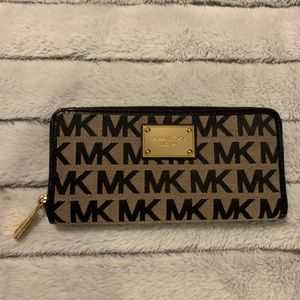 michael kors wallet used only once